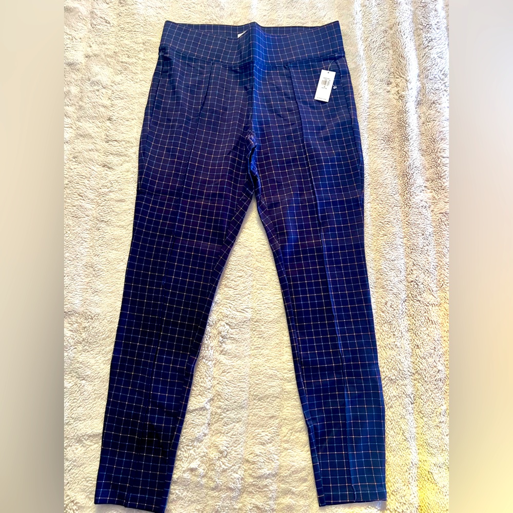 Old Navy STEVIE women’s pants size M. NWT NEVER WORN!